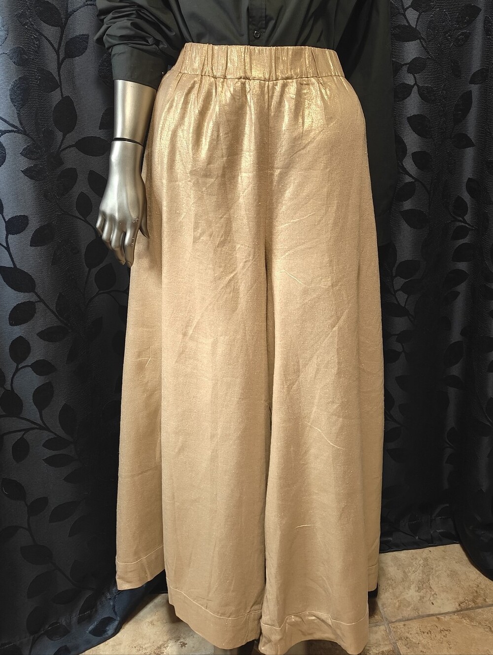 Elegant Gold Wide-Leg Pants